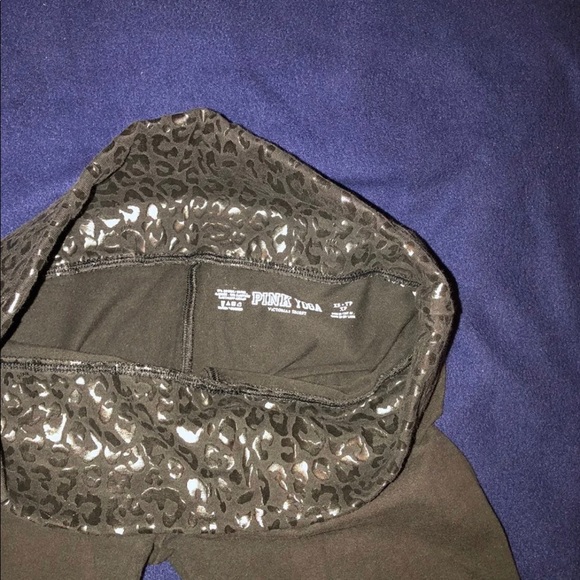 PINK YOGA XS BLACK LEGGINGS - Picture 3 of 3